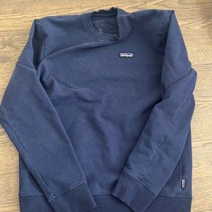 Patigonia navy crew neck good condition thick material